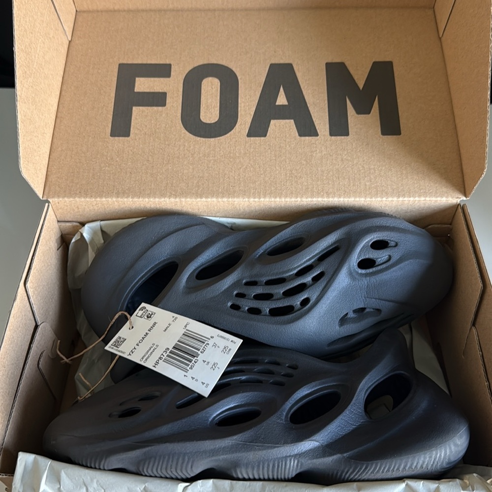 Black Yeezy Foam runner